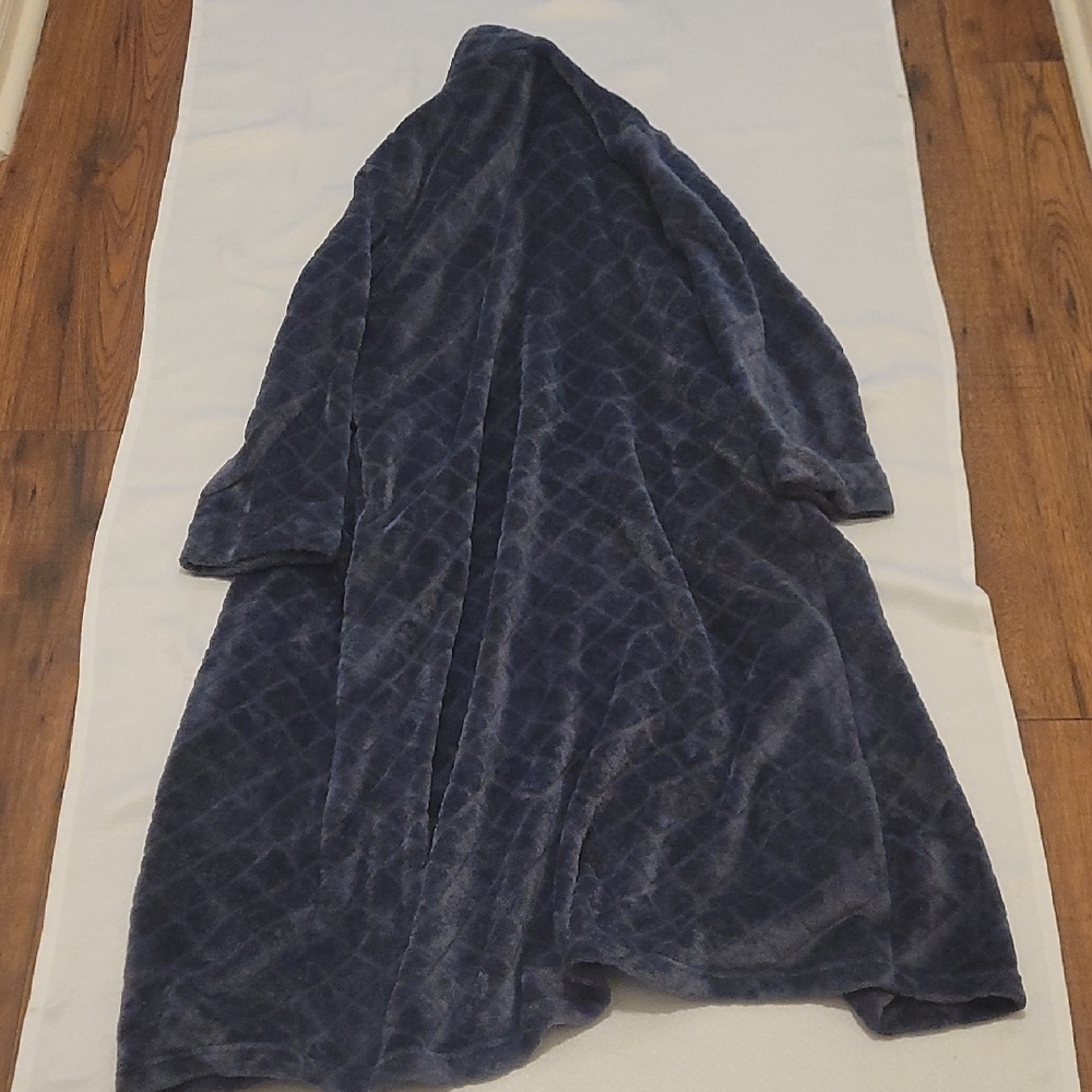 Robe - Picture 5 of 6